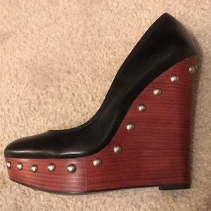 NWT, Donald J. Pliner wedge, 7.5M (runs small)